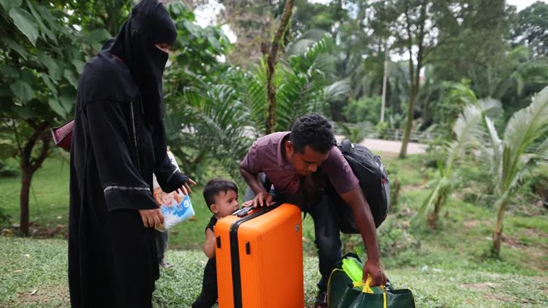 মিয়ানমারে ফেরত পাঠানোর আতঙ্কে মালয়েশিয়ার শরণার্থীরা