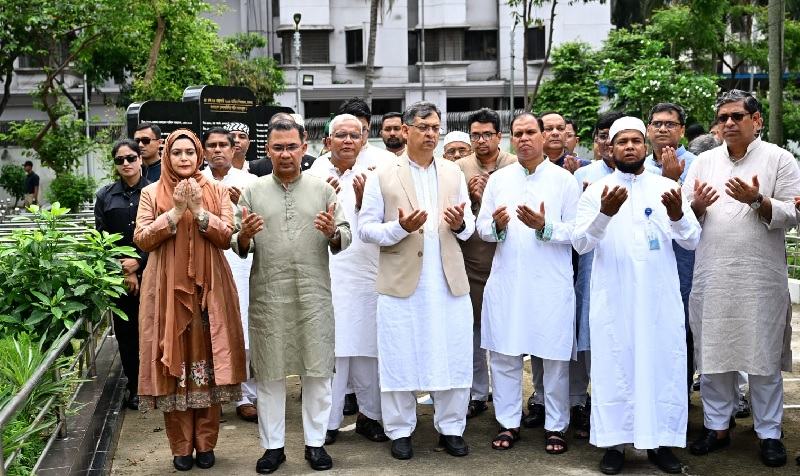 বিডিআর বিদ্রোহে নিহত সেনা কর্মকর্তাদের কবর জিয়ারত প্রধানমন্ত্রীর