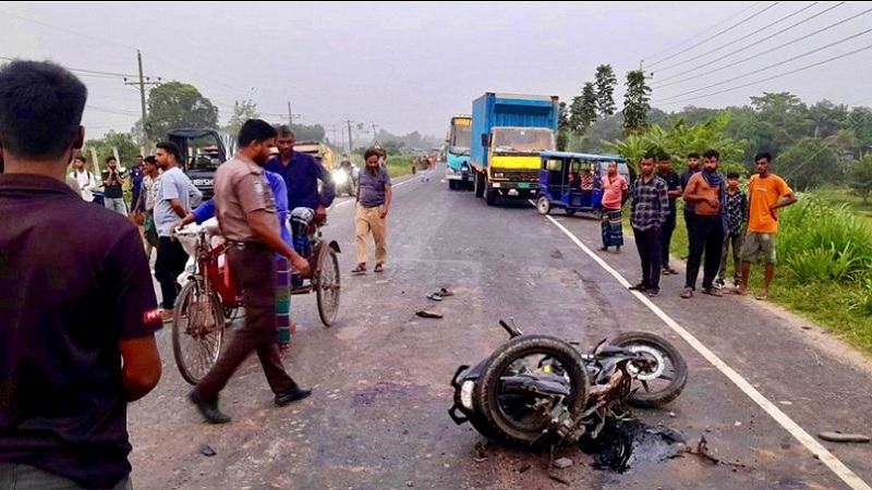 মানিকগঞ্জে সড়ক দুর্ঘটনায় যুবক নিহত