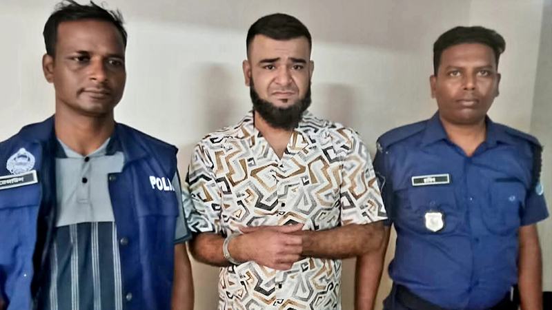 মুন্সিগঞ্জে স্ত্রীকে কুপিয়ে হত্যার পর থানায় আত্মসমর্পণ স্বামীর
