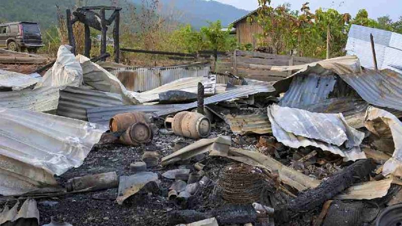 ভারতের মণিপুরে সন্ত্রাসী হামলায় নিহত ৩, বাড়িঘরে আগুন