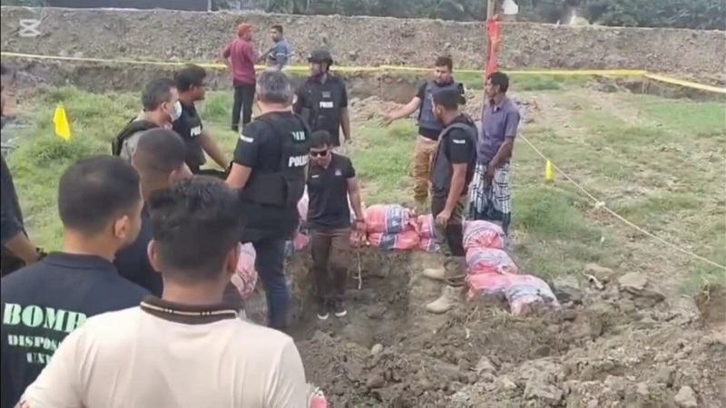গজারিয়ায় মর্টারশেল নিষ্ক্রিয় করতে গিয়ে বিস্ফোরণ, অর্ধশত বাড়িঘর ক্ষতিগ্রস্ত