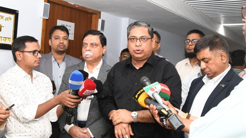 বাংলাদেশ থেকে ৬ মাসের মধ্যে ২ লাখ শ্রমিক নেবে মালয়েশিয়া: স্থানীয় সরকার প্রতিমন্ত্রী