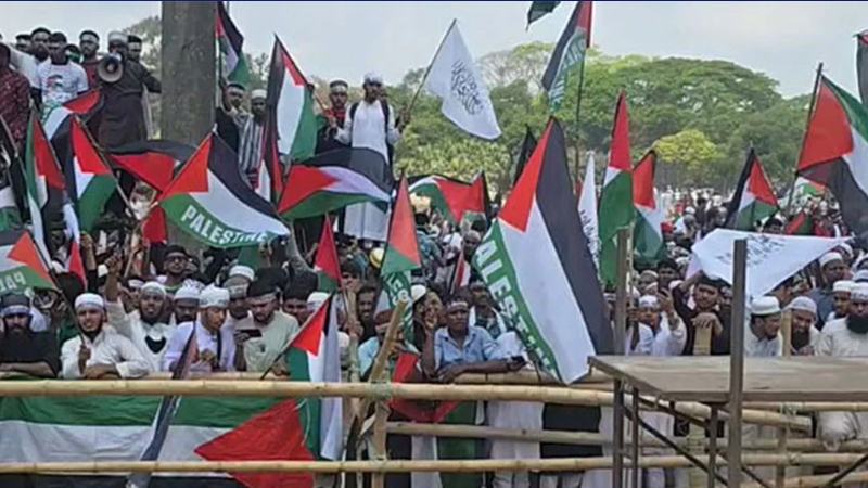 সোহরাওয়ার্দীতে লাখো মানুষের ঢল, স্লোগানে মুখর পুরো উদ্যান
