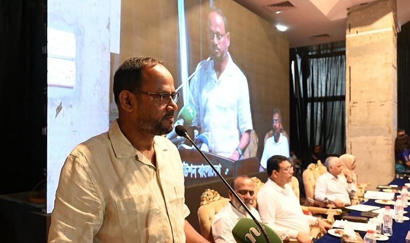 দুধ উৎপাদন বাড়িয়ে আমদানি নির্ভরতা কমাতে হবে