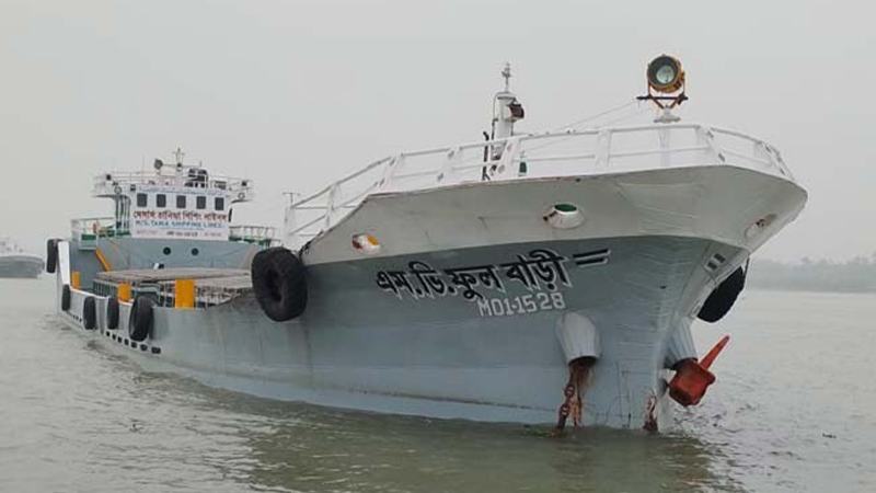 পশুর নদীতে ট্যাংকারের ধাক্কায় কয়লাবাহী জাহাজডুবি