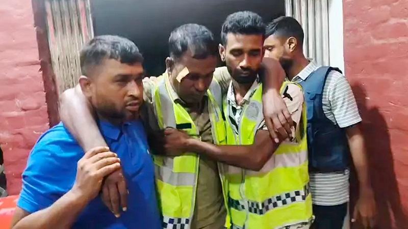 পুলিশের ওপর হামলা চালিয়ে আসামি ছিনতাইয়ের অভিযোগ