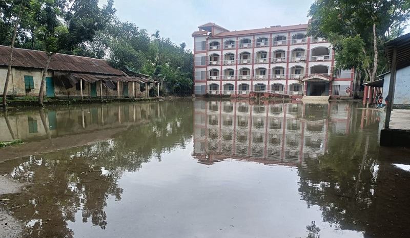 ময়মনসিংহের দুই বিদ্যালয়ের মাঠে জলাবদ্ধতা, ব্যাহত শিক্ষা কার্যক্রম