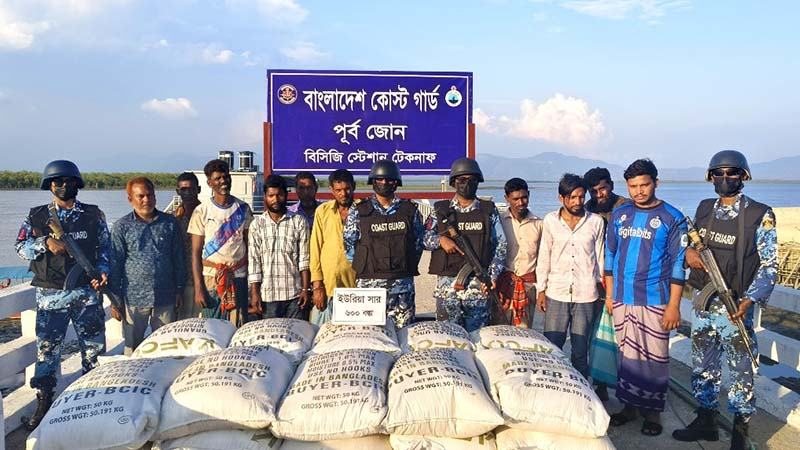 মিয়ানমারে পাচারকালে বিপুল পরিমাণ সারসহ আটক ১০