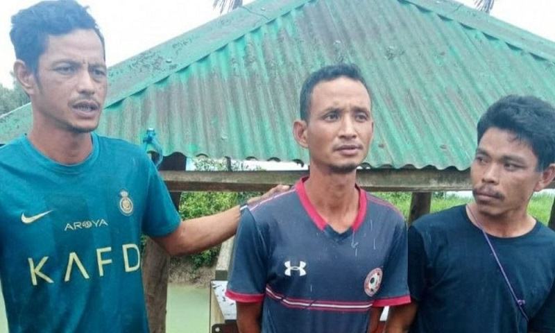 নাফ নদী সাঁতরে বাংলাদেশে ঢোকার সময় মিয়ানমারের ৩ নিরাপত্তাকর্মী আটক
