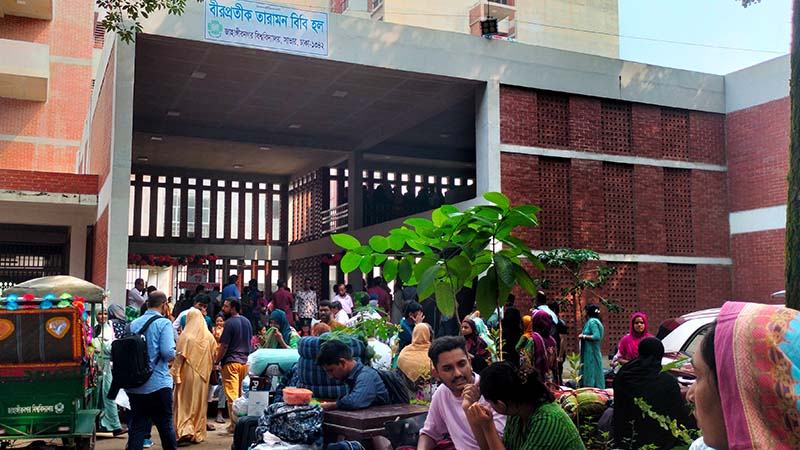 নবীনদের পদচারণায় মুখর জাবি, পূর্ণাঙ্গ আবাসিক ব্যবস্থায় সন্তোষ