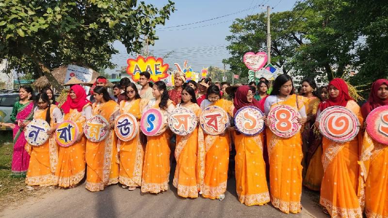 নবান্ন উৎসবে মেতেছে রাবির শিক্ষক-শিক্ষার্থীরা