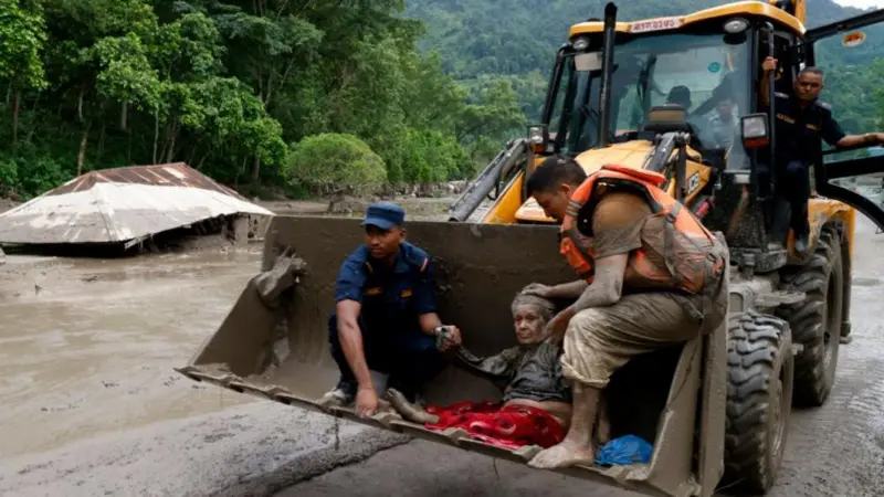 নেপাল-তিব্বত সীমান্তে ভূমিকম্পের পর বন্যায় মৃত্যু বেড়ে ৫৫, বিদেশী পর্যটকসহ নিখোঁজ ৪০০