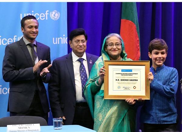 চ্যাম্পিয়ন অব স্কিল ডেভেলপমেন্ট ফর ইয়ুথ পুরস্কার নিলেন প্রধানমন্ত্রী