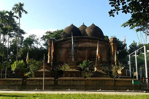 মৃত্তিকায় মুসলিম যুগচিহ্নাবলি