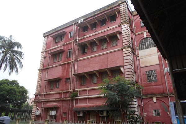 ঢাকার নবাব পরিবারের জনকল্যাণমুখী নির্মাণশিল্প