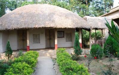 বাংলার কুঁড়েঘর থেকে বাংলো
