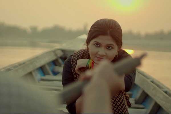 প্রেক্ষাগৃহে কাল স্পর্শিয়ার ছবি...