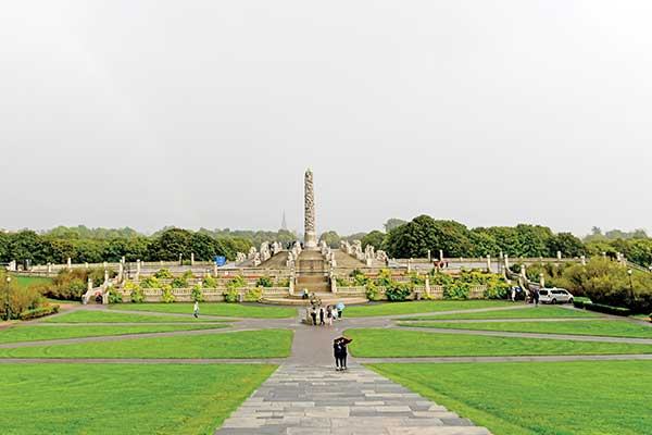 অপূর্ব ভাস্কর্যের উদ্যান ভিজল্যান্ড পার্ক