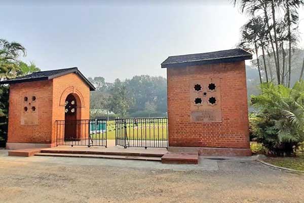 বিশ্বযুদ্ধের স্মৃতি চট্টগ্রামের ওয়ার সিমেট্রি