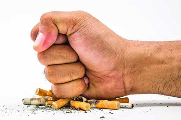 ধূমপায়ীরা বেশি ঝুঁকিতে