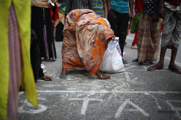  খাদ্যসংকটে দরিদ্র মানুষের পাশে দাঁড়ান