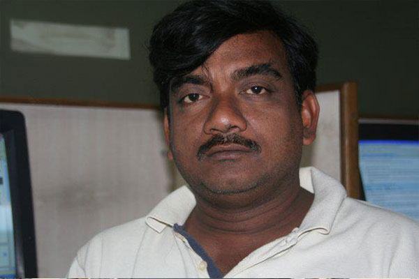 পলিটিক্স পাকা হয় শোডাউনের ছবিতে