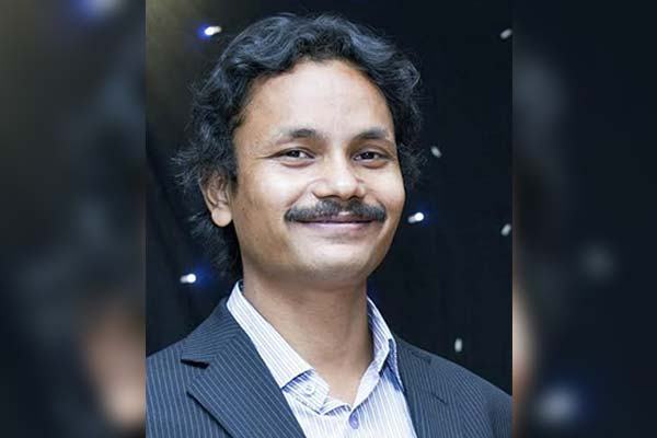 কঠিন সংকটে নিম্ন আয়ের মানুষ, মধ্যবিত্তের মুখে তালা