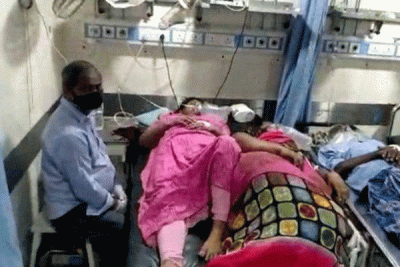 মুম্বাইয়ের হাসপাতালে এক বিছানায় দুই করোনা রোগী
