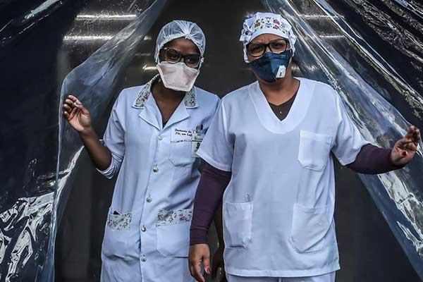 স্বাস্থ্যসেবাকর্মীদের মৃত্যুর জন্য সরকারগুলোকে জবাবদিহি করতে হবে