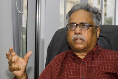 ছোট ছোট জলাধার নির্মাণপূর্বক বন্যা নিয়ন্ত্রণ ও নৌ যোগাযোগ ব্যবস্থা চালু করা প্রয়োজন