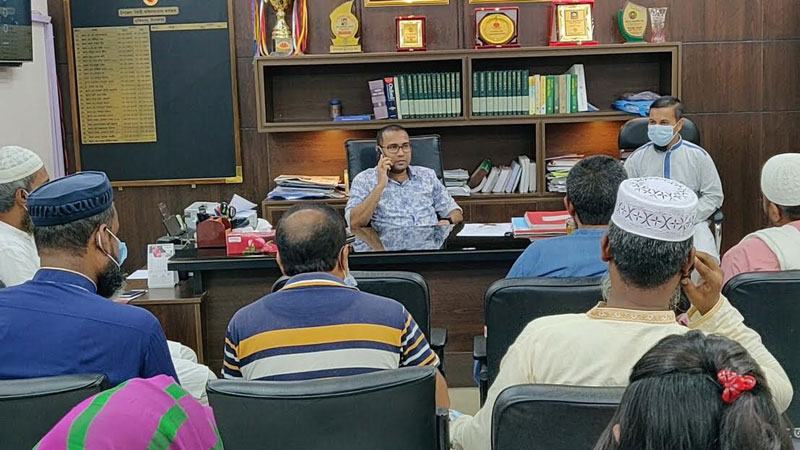 হিলিতে পেঁয়াজের মূল্যবৃদ্ধি রুখতে আমদানিকারকদের সাথে বৈঠক