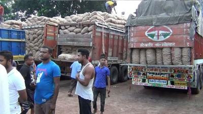 পেঁয়াজের রফতানি মূল্য বাড়িয়ে দিয়েছেন ভারতীয় ব্যবসায়ীরা