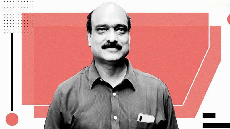 মাস্ক, শিল্ড আর ক্যাপ পরেই চিকিৎসা দিয়েছেন তিনি!