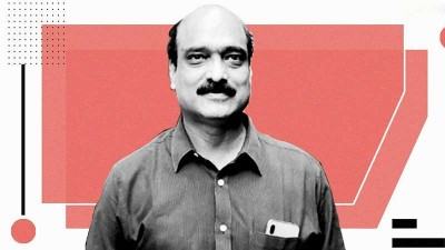 মাস্ক, শিল্ড আর ক্যাপ পরেই চিকিৎসা দিয়েছেন তিনি!