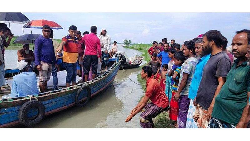 কঁচা নদীতে ১৯০০ বস্তা সিমেন্টসহ ট্রলার ডুবিতে মালিকের মৃতদেহ উদ্ধার