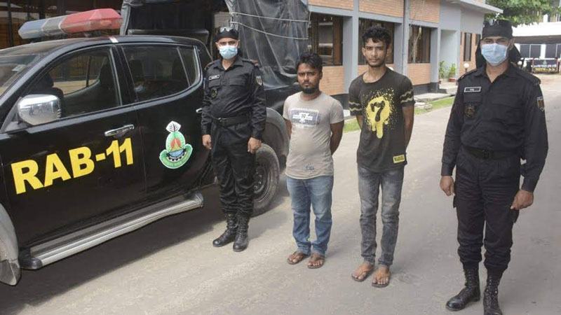 নোয়াখালীতে নারীকে বিবস্ত্র করে নির্যাতন: অস্ত্রসহ দেলোয়ার ও বাদল গ্রেফতার