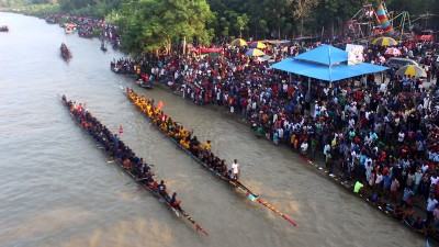 গড়াই নদীতে ঐতিহ্যবাহী নৌকা বাইচ প্রতিযোগিতা অনুষ্ঠিত