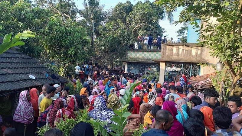 সাতক্ষীরায় একই পরিবারের চারজনকে গলা কেটে হত্যা