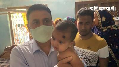 বেঁচে যাওয়া ৫ মাসের শিশুটির দায়িত্ব নিলেন জেলা প্রশাসক