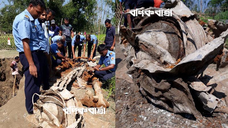 লালমনিরহাটে মাটি খুঁড়ে মিলল যুদ্ধবিমানের ধ্বংসাবশেষ