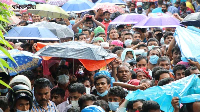ছুটিতে এসে আটকা প্রবাসীদের ঘিরে সক্রিয় দালাল চক্র