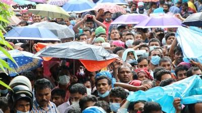 ছুটিতে এসে আটকা প্রবাসীদের ঘিরে সক্রিয় দালাল চক্র