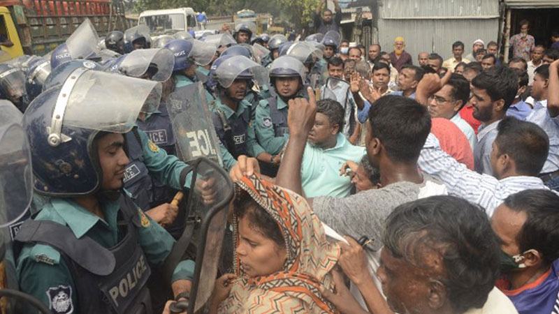 খুলনায় পাটকল শ্রমিক-পুলিশ সংঘর্ষে আহত ১২