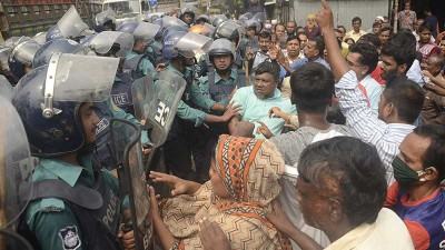 খুলনায় শ্রমিক-পুলিশ সংঘর্ষে আহত ১২