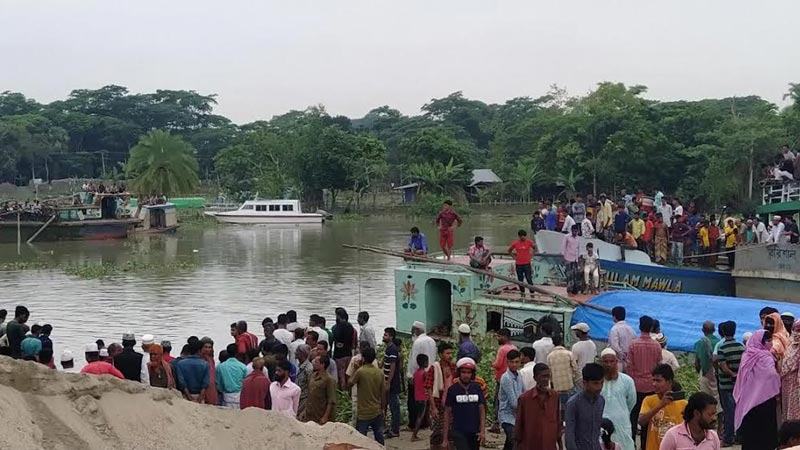 শরণখোলায় কার্গোর ময়লা ছাড়াতে নেমে মিস্ত্রি নিখোঁজ
