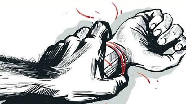 চিকিৎসার নামে বাড়িতে আটকে রেখে ধর্ষণ, কবিরাজ গ্রেফতার