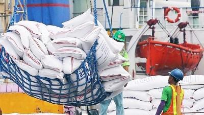 ৩ লাখ টন চাল আমদানি করবে সরকার