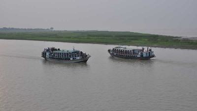 অবহেলিত যমুনা ধুঁকছে নৌপথ