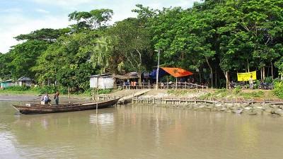 সেতুর অভাবে বিচ্ছিন্ন তিন থানার মানুষ